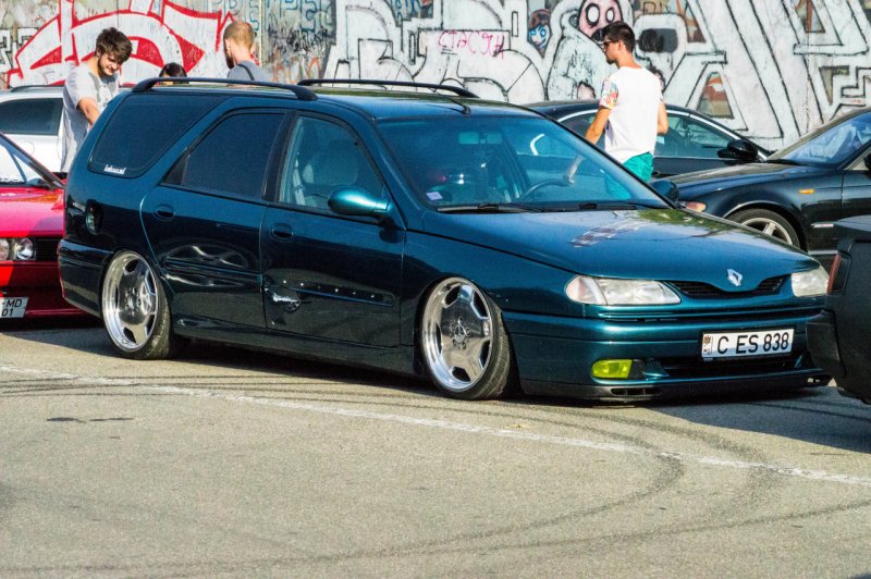 Renault Laguna II stance