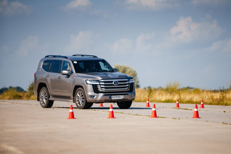 Новый Toyota Land Cruiser 300 2021