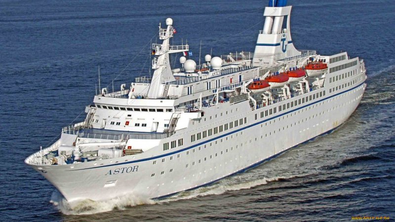 Морское круизное пассажирское судно