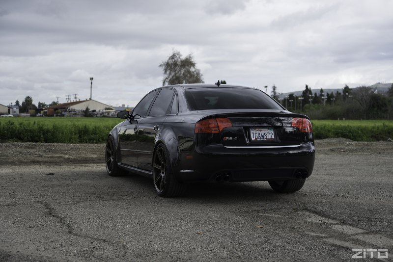 Audi a4 b7 черная на дисках