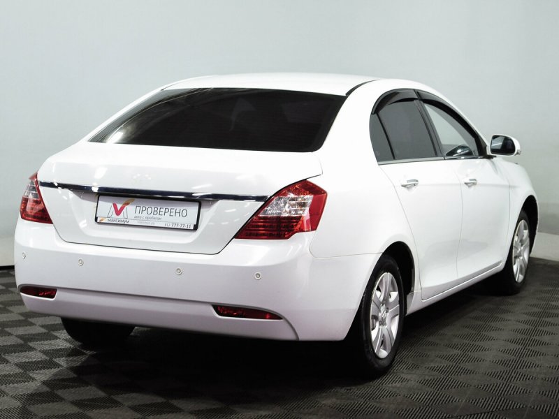 Geely Emgrand седан