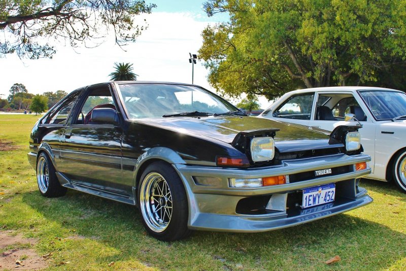 Toyota ae86 Trueno седан