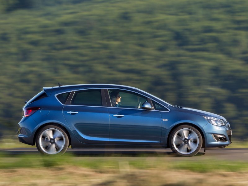Opel Astra j 2014 хэтчбек