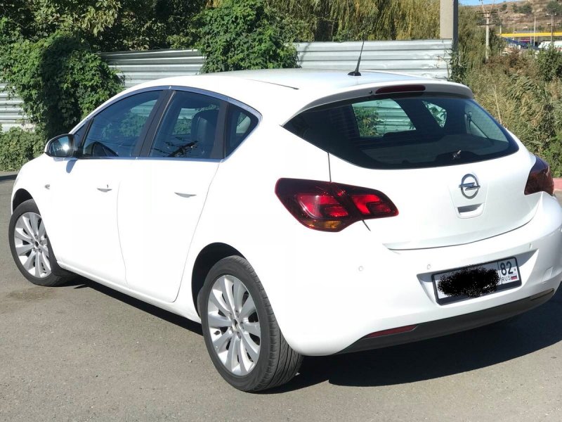 Opel Astra j 2011
