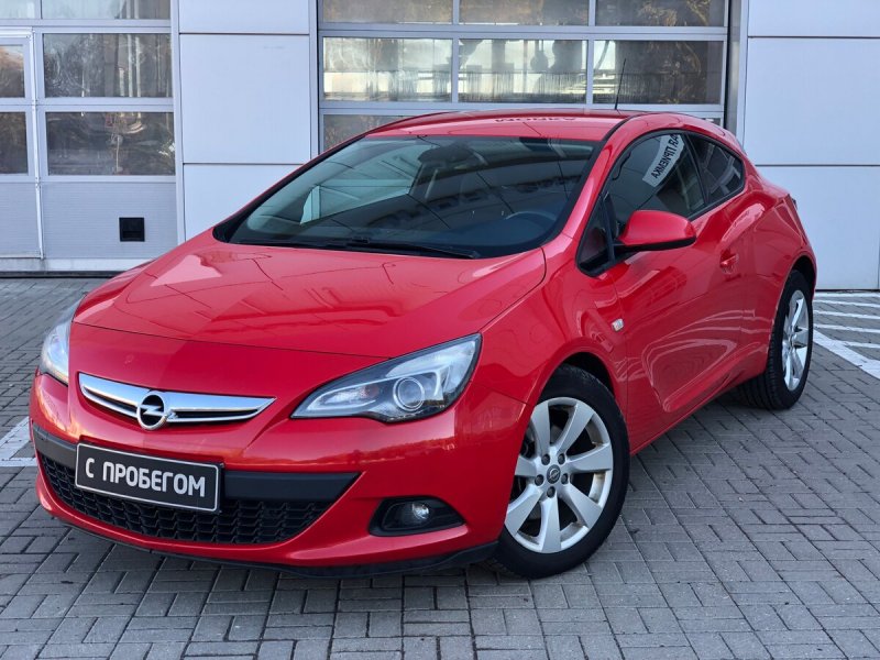 Opel Astra GTC 2012 красная