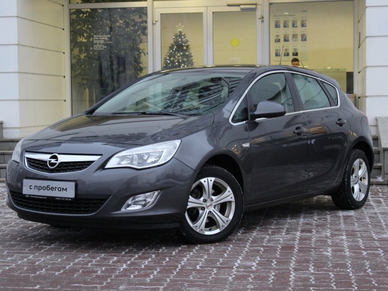 Opel Astra j 2011 хэтчбек