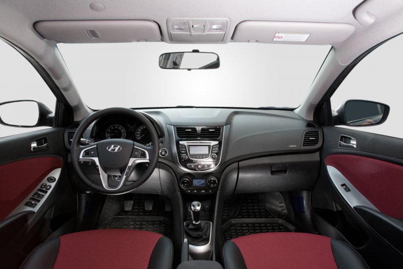 Hyundai Solaris 2012 хэтчбек салон
