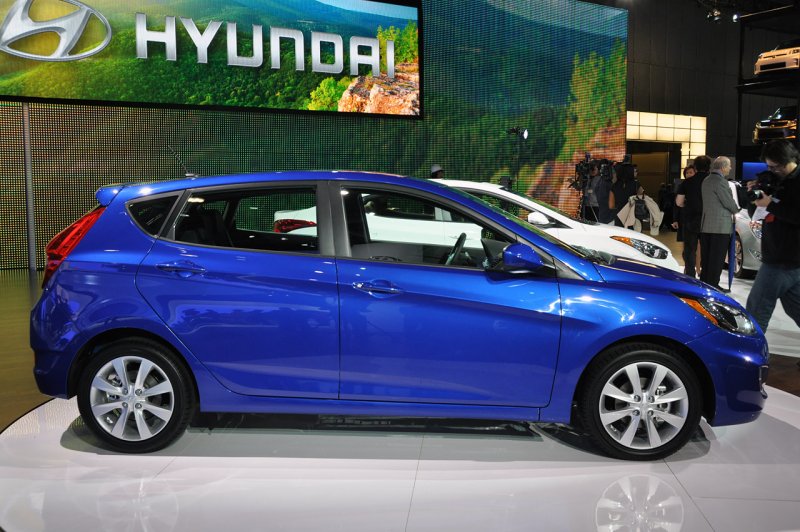 Hyundai Accent 2012 хэтчбек