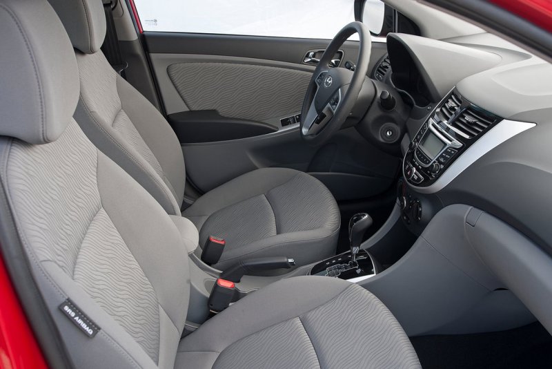 Hyundai Solaris 2012 седан салон
