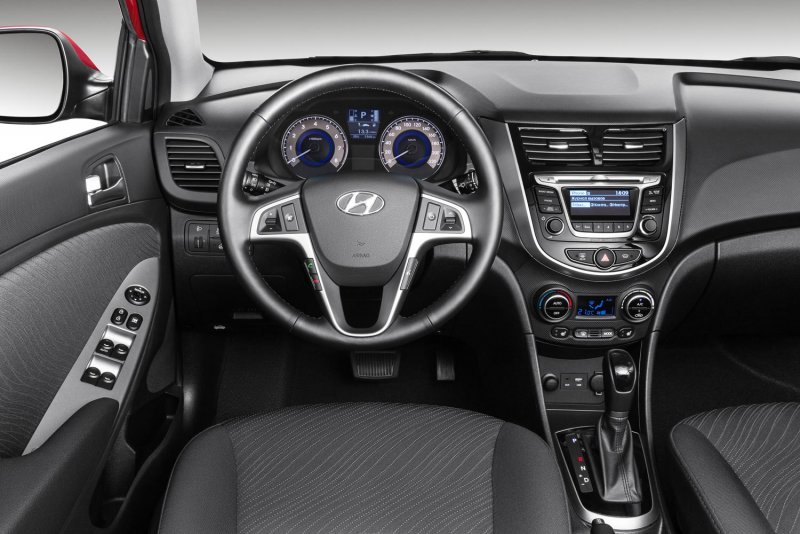 Hyundai Solaris хэтчбек салон