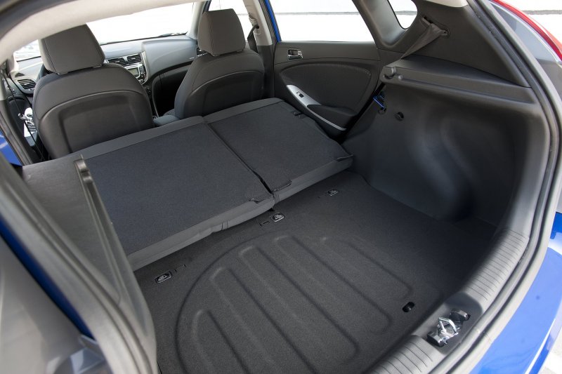 Hyundai Solaris 2012 багажник