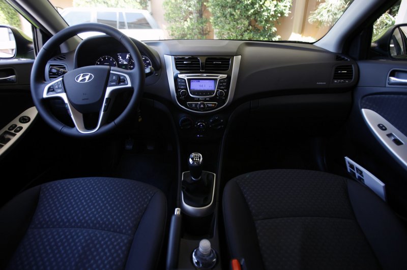Hyundai Accent 2012 салон