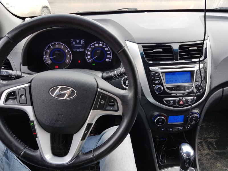 Hyundai Solaris 2013 хэтчбек салон