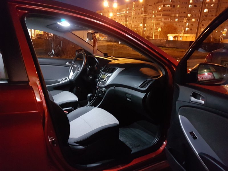 Hyundai Solaris 2013 хэтчбек салон
