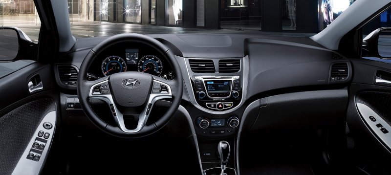 Hyundai Accent 2012 хэтчбек салон