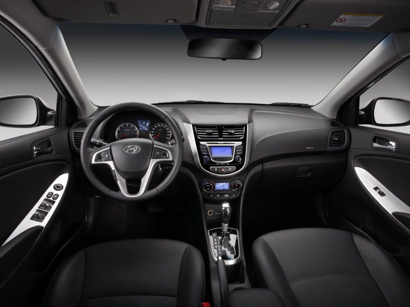 Hyundai Solaris 2013 хэтчбек салон