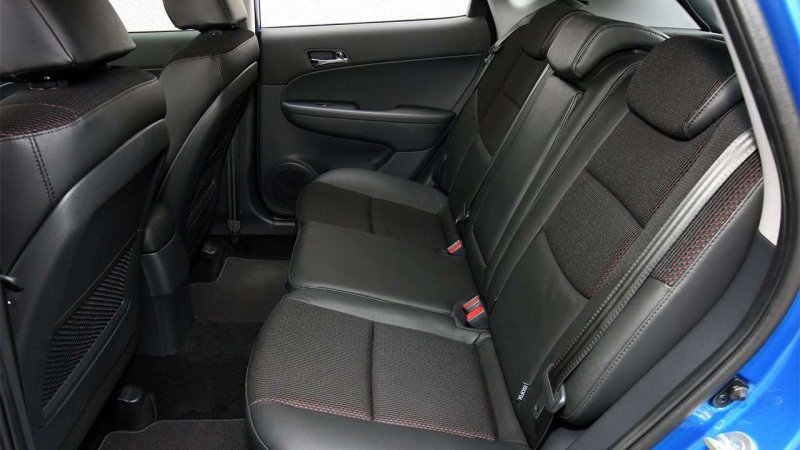 Hyundai i30 салон сзади