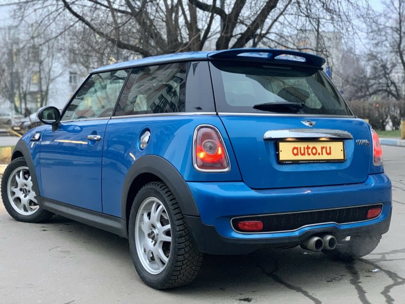 Ярко-синий Mini Cooper r56