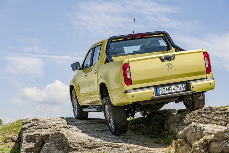 Mercedes x-class Black