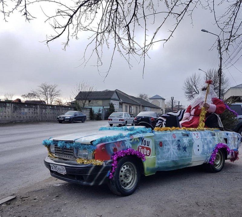 Дед Мороз на кабриолете