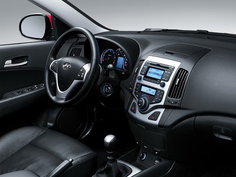 Hyundai i30 2011 салон