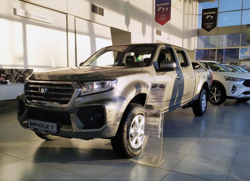 Китайский автомобиль танк 600