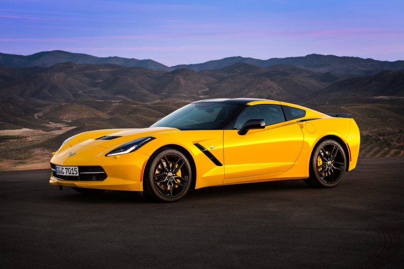 Chevrolet Corvette желтый