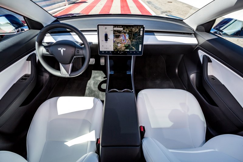 Тесла автомобиль model 3 салон