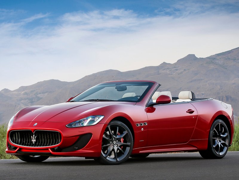 Maserati GRANCABRIO красный