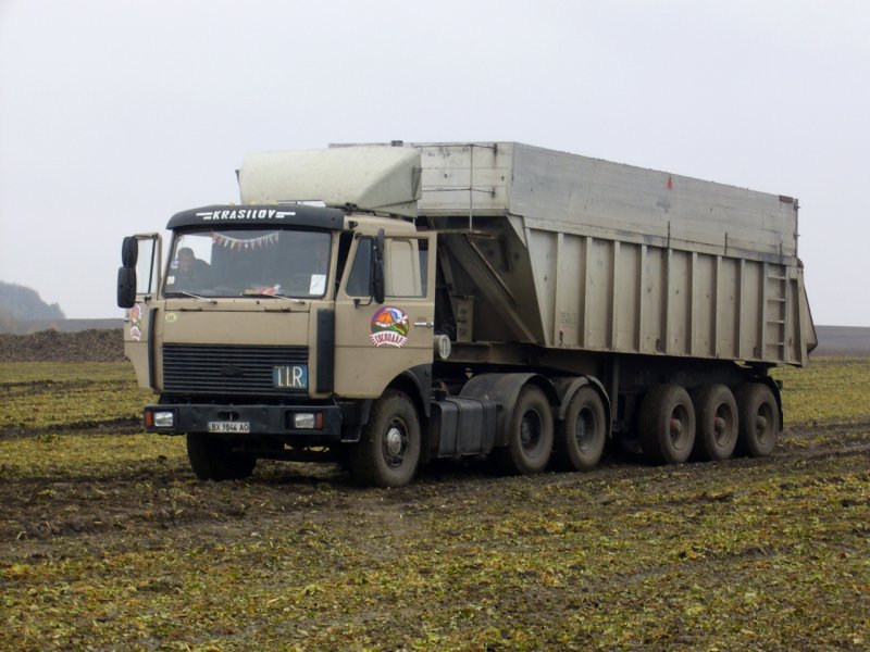 МАЗ 5440 тягач полуприцеп зерновоз