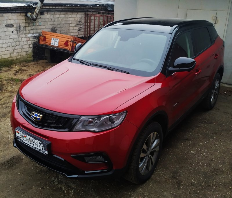 Geely Atlas 2.4 красная
