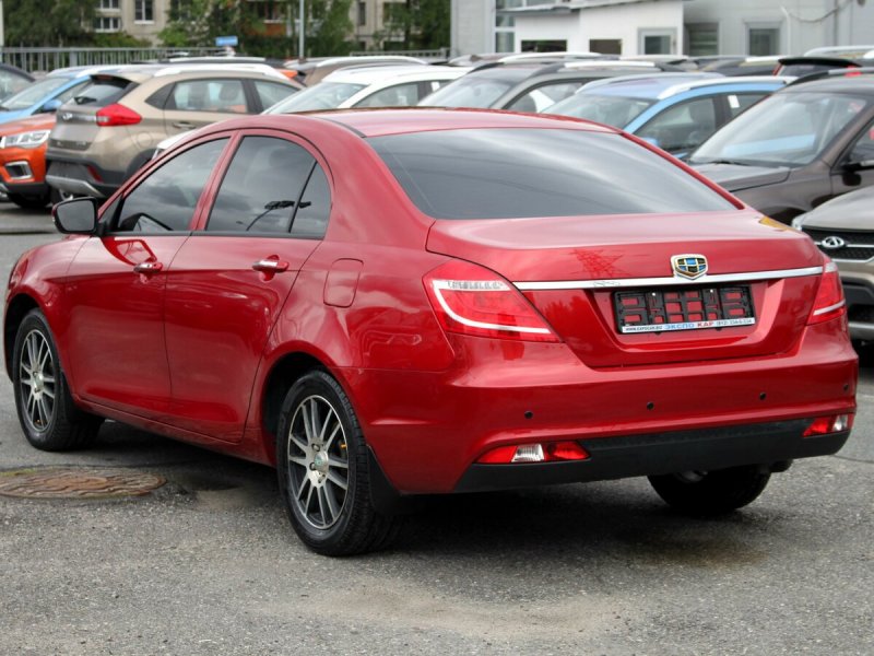 Geely Emgrand красный