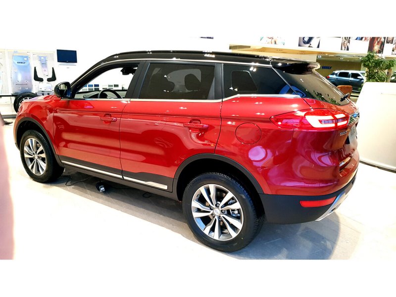 Geely Atlas красный
