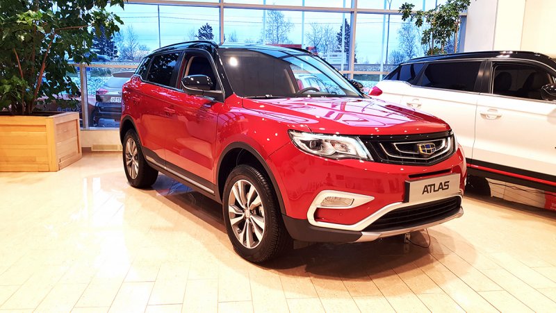 Geely Atlas 2021 красный