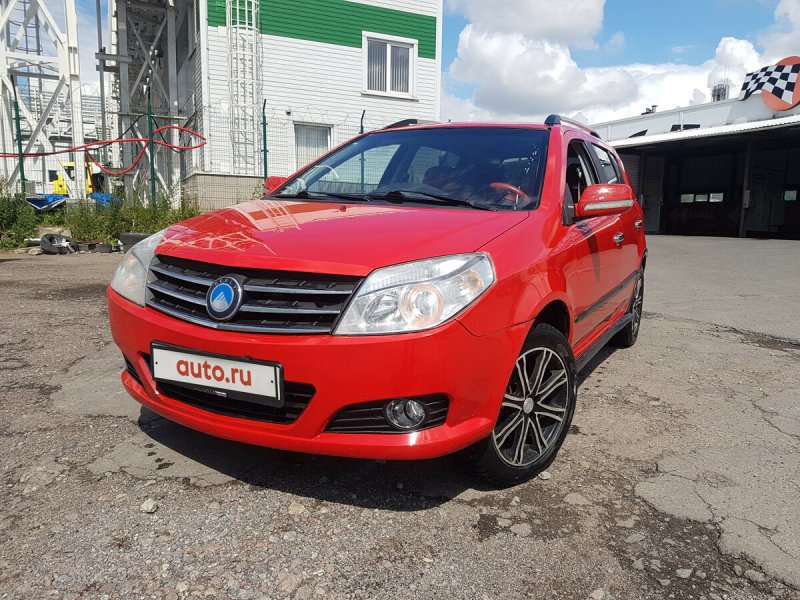 Geely MK Cross красная