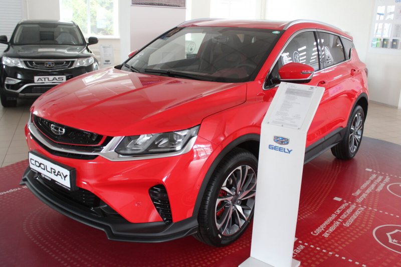 Geely Coolray красный