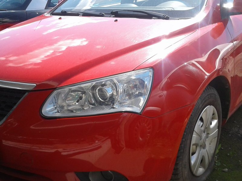 Geely красный