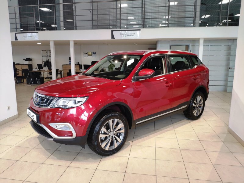 Geely Atlas 2020 красная
