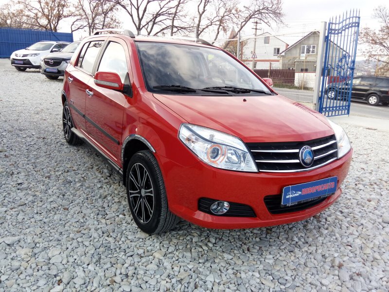 Geely MK Cross красная