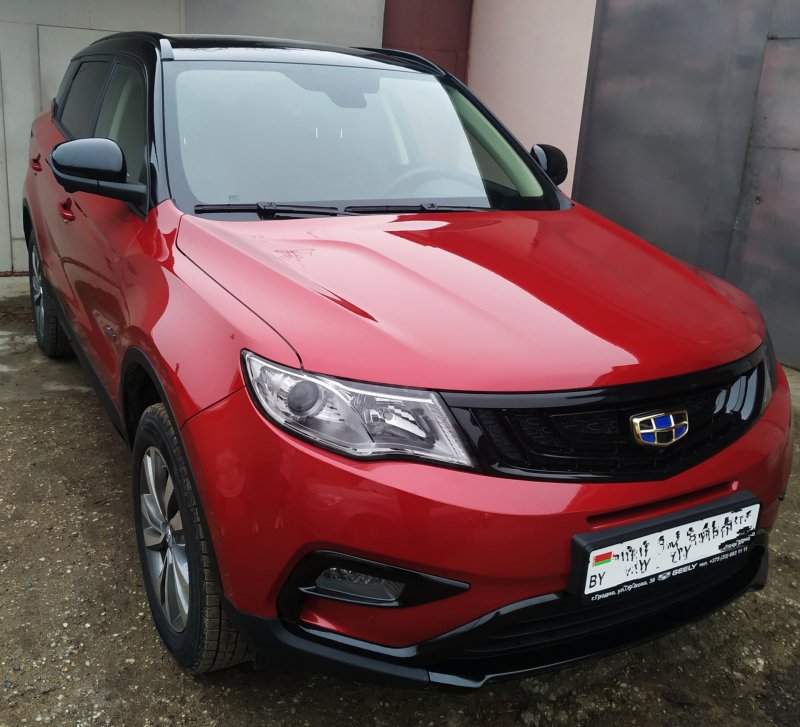 Geely Atlas 2021 красный
