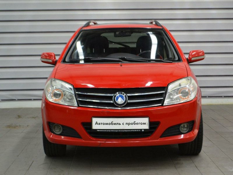 Geely MK Cross красная