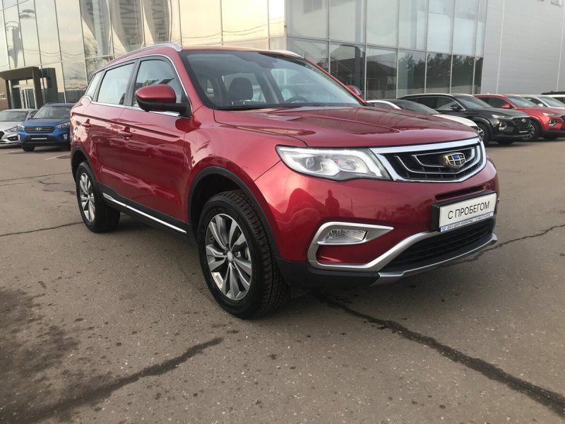 Geely Atlas Pro красный