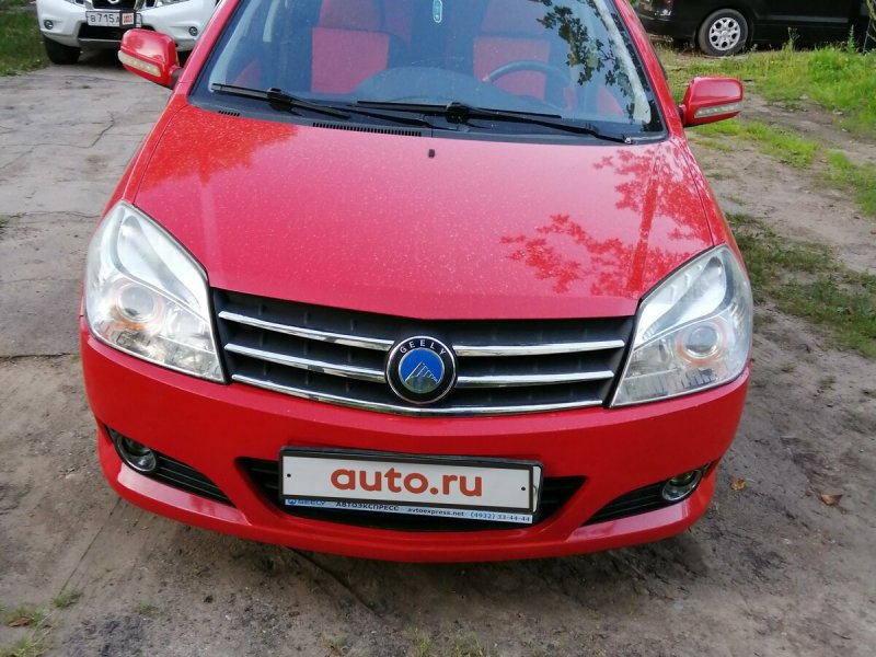 Geely MK Cross красная