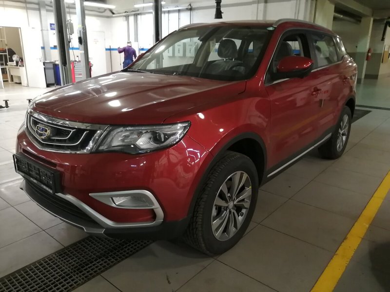 Geely Atlas красный