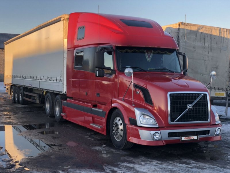 Volvo VNL 780 С полуприцепом
