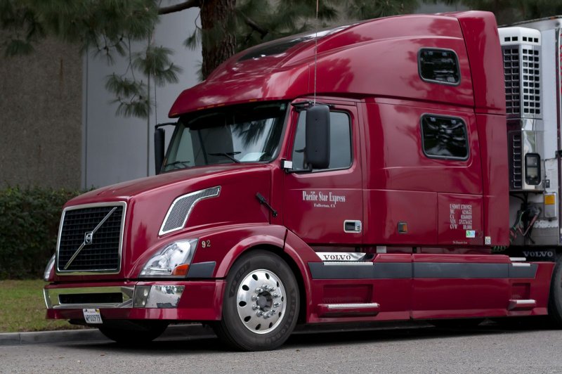 Volvo VNL 780