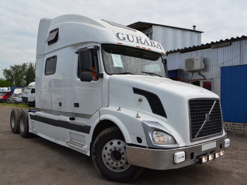 Volvo VNL 780 2003
