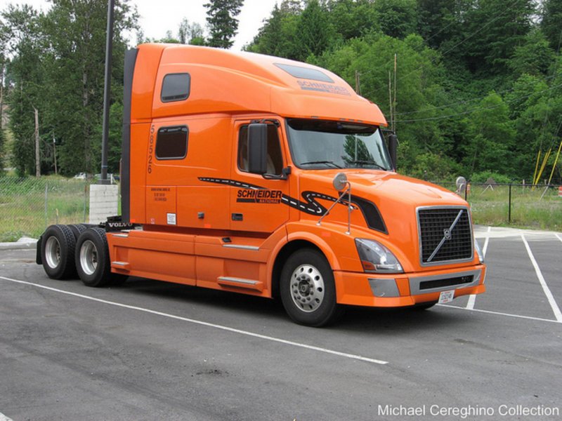 Грузовик Volvo VNL 780