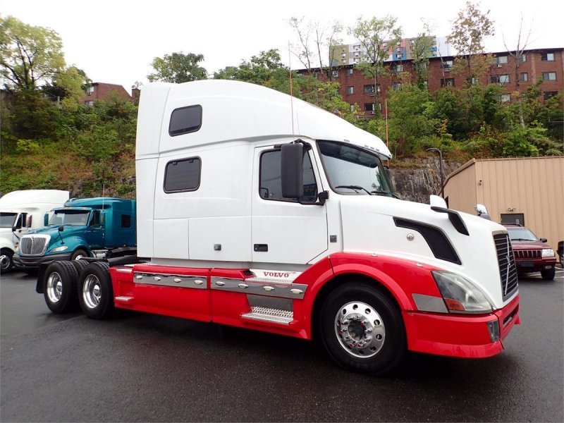 Грузовик Volvo VNL 780