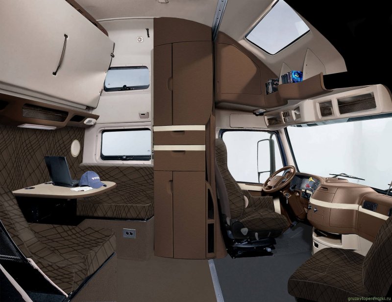 Volvo VNL 780 внутри кабины